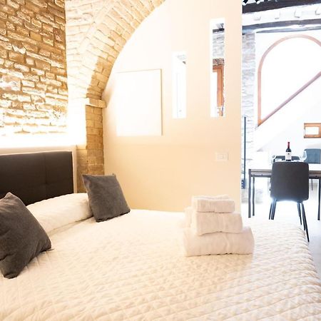 Loft Rustico In Centro Storico Lägenhet Assisi Exteriör bild